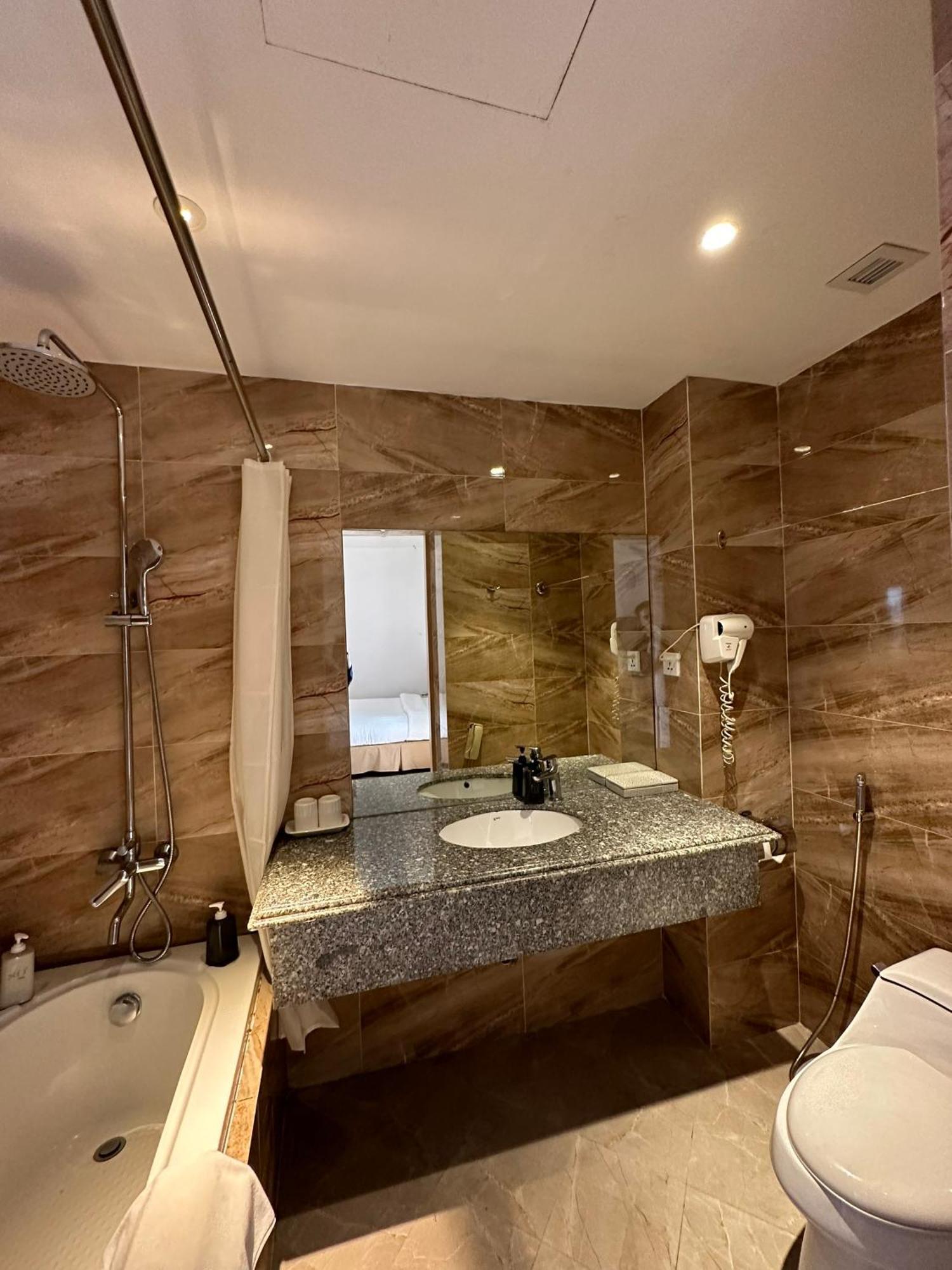 Sky Gem Hotel Sora Хошимин Экстерьер фото
