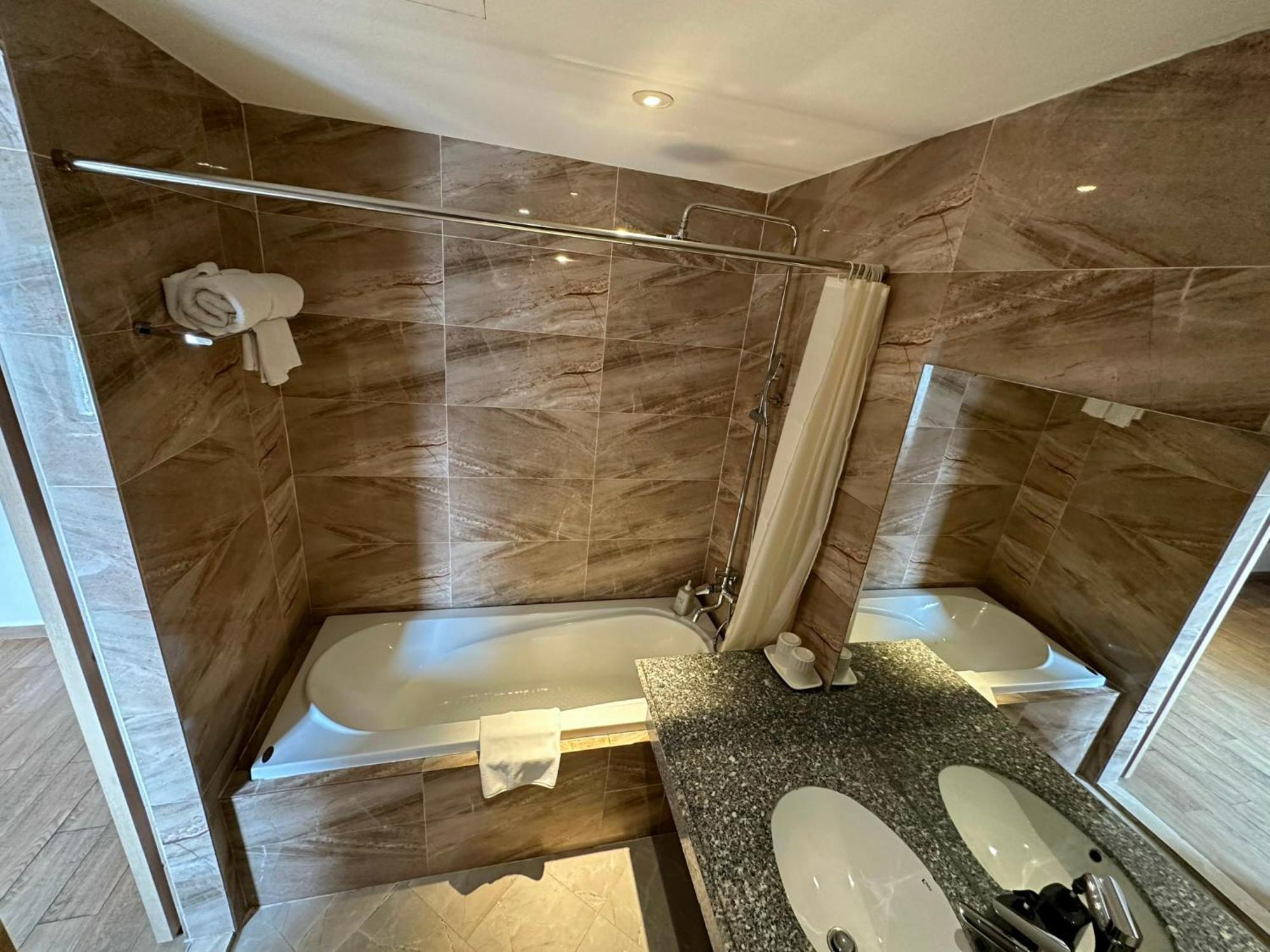 Sky Gem Hotel Sora Хошимин Экстерьер фото